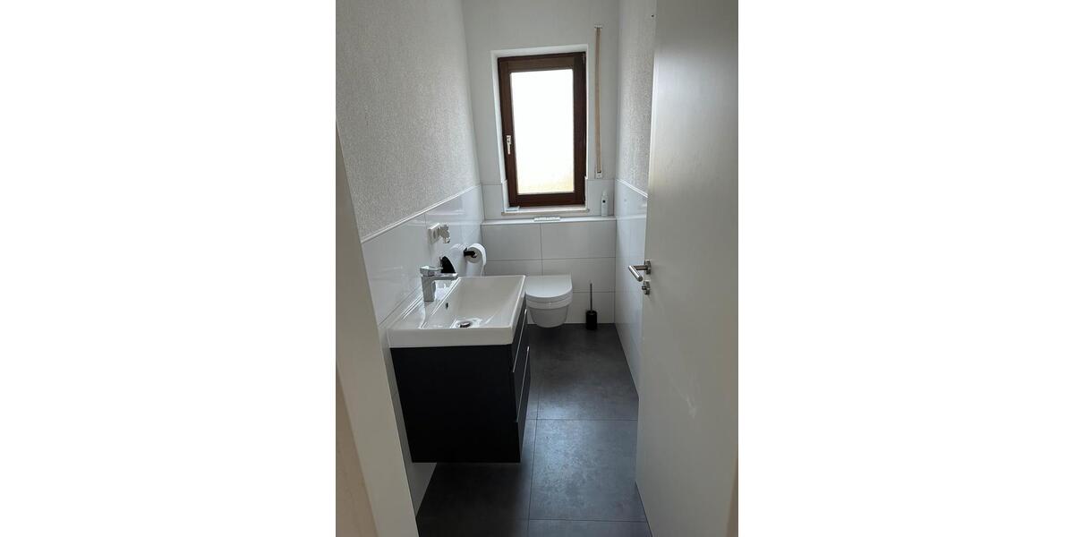 Etagenwohnung Baunatal - 5 Zimmer, 145 m&sup2;, 1.400&euro; | Angebot:26644172