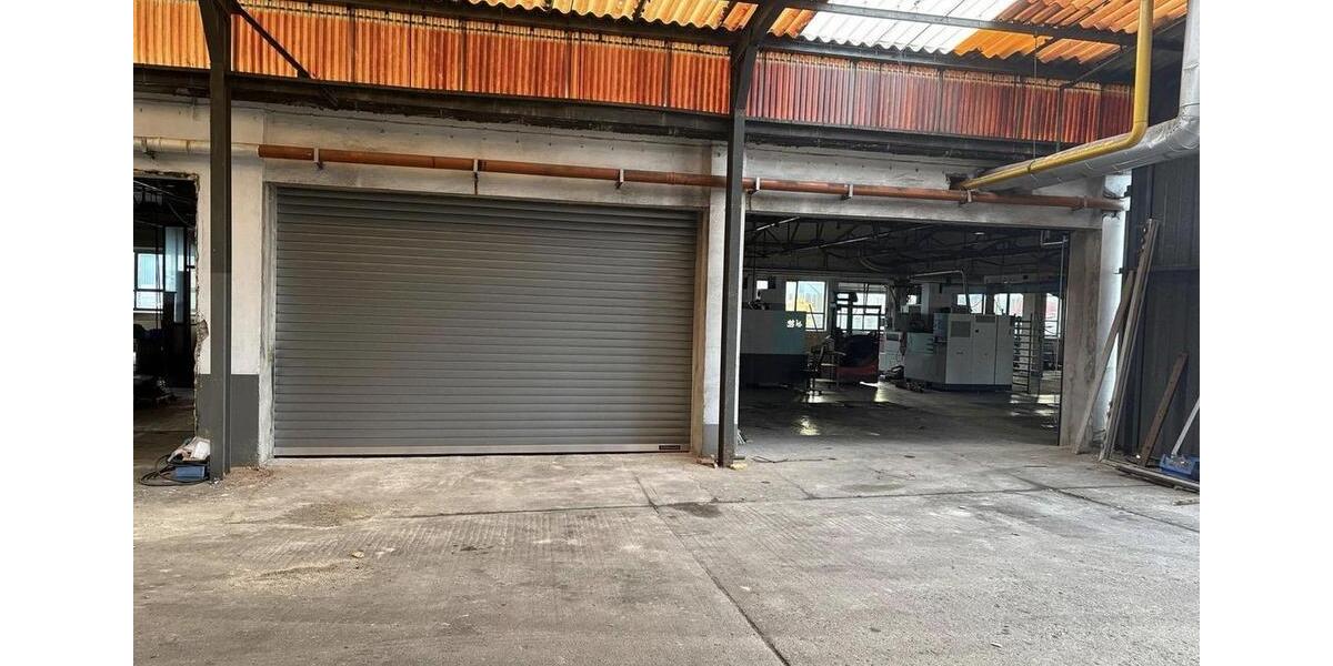 Frisch sanierte Gewerbehalle zur flexiblen Nutzung zimmer