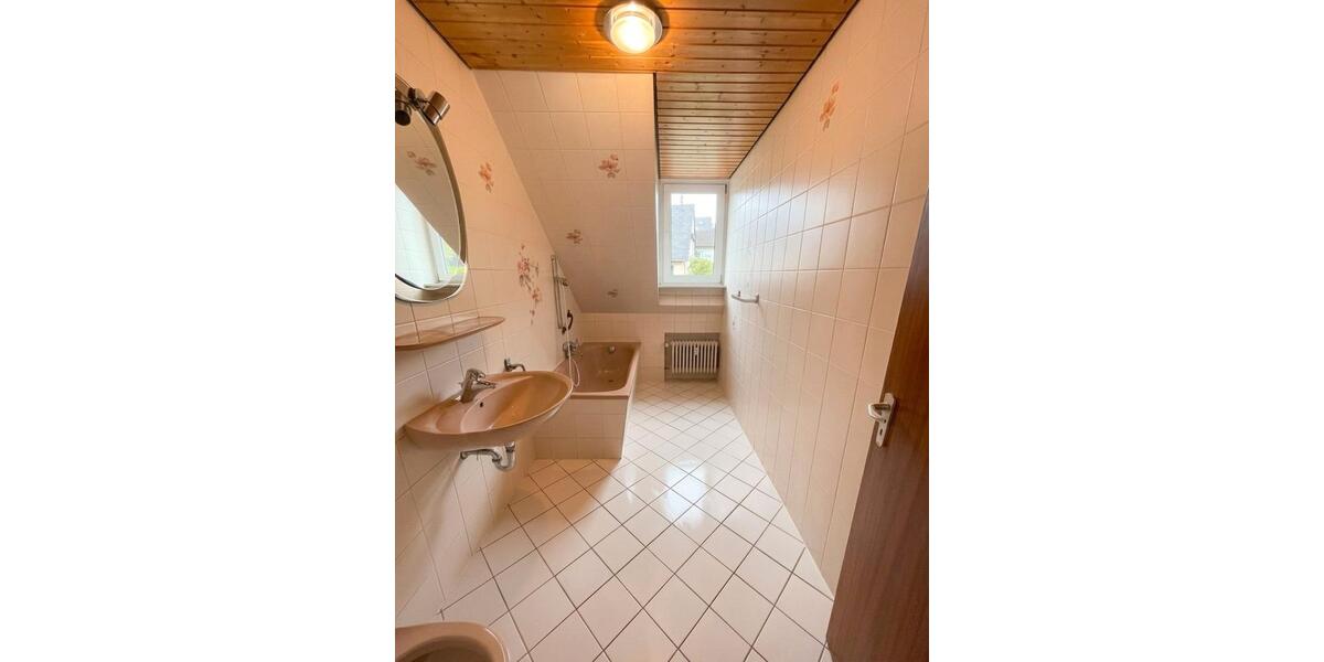 Dachgeschoßwohnung Trier Nord - 2 Zimmer, 94 m&sup2;, 890&euro; | Angebot:26105478