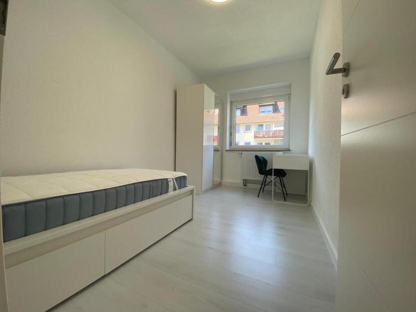 Stuttgart Bad Cannstatt - Gemütliches WG-Zimmer in belebter 3er-WG ab Sofort verfügbar!!!