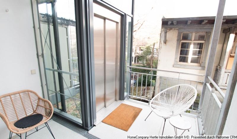 Liebevoll möblierte Wohnung mit 2 Balkonen für 2 - 12 Monate in der Wiehre 3 zimmer