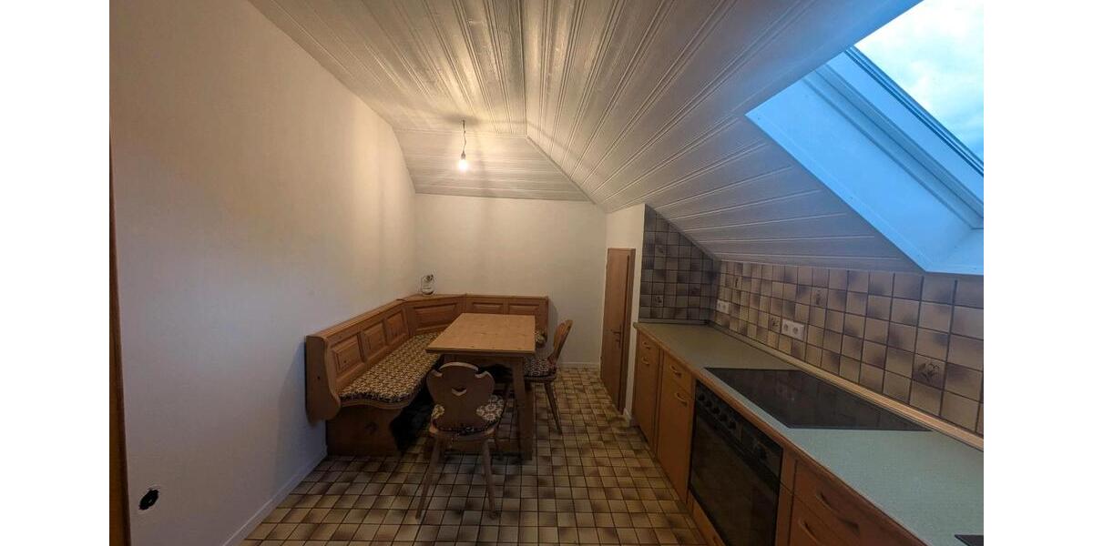 Dachgeschoßwohnung Geisenhausen - 2 Zimmer, 67 m&sup2;, 700&euro; | Angebot:26041342