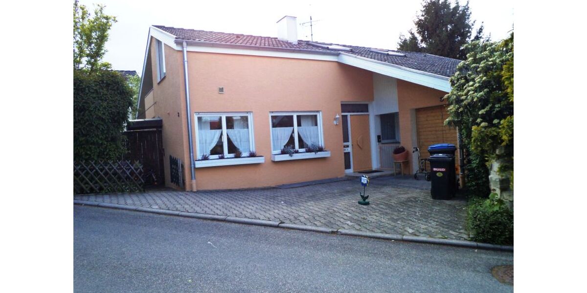 Gemütliche 3 Zimmer Dachgeschosswohnung mit EBK und Balkon - Dachgeschoßwohnung Weil im Schönbuch | Angebot:25239500