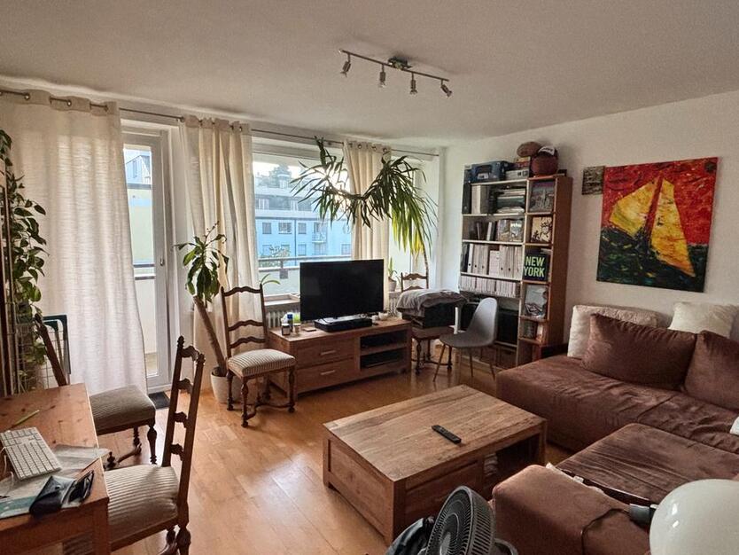 1 room in a 2-room WG