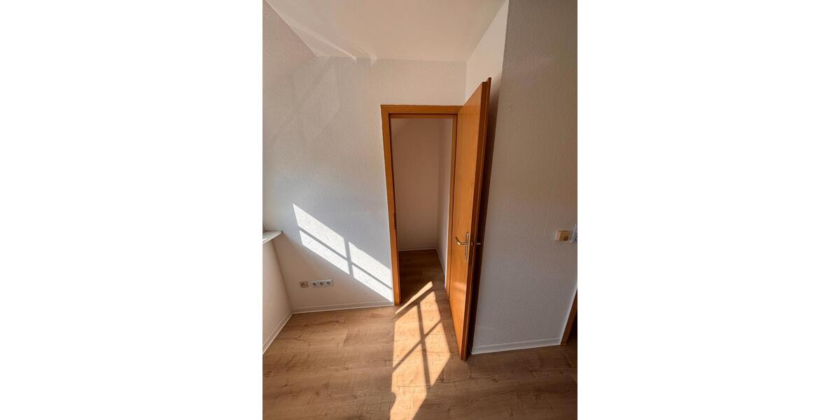 Dachgeschoßwohnung Nieheim - 1 Zimmer, 42 m&sup2;, 300&euro; | Angebot:26278487
