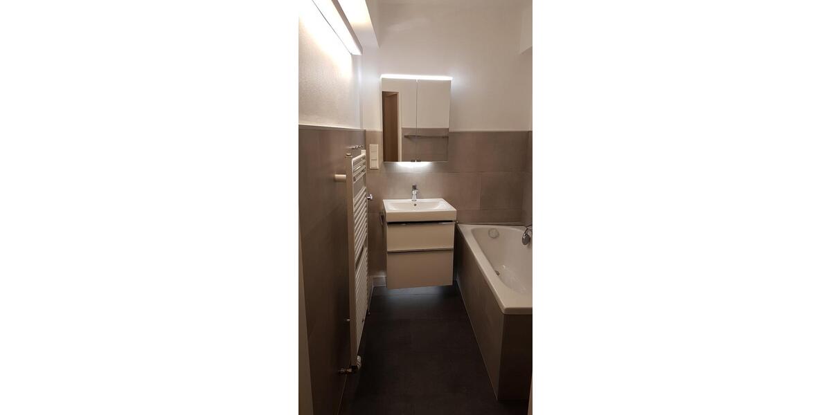 Helle renovierte 3-Zimmer-Wohnung mit neuer Einbauküche (Video) 3 zimmer