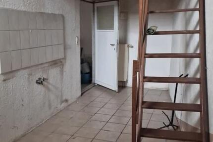 Vielseitige Nutzfläche –beheizt, gefliest, Bad (Wohnung nebenan) zimmer