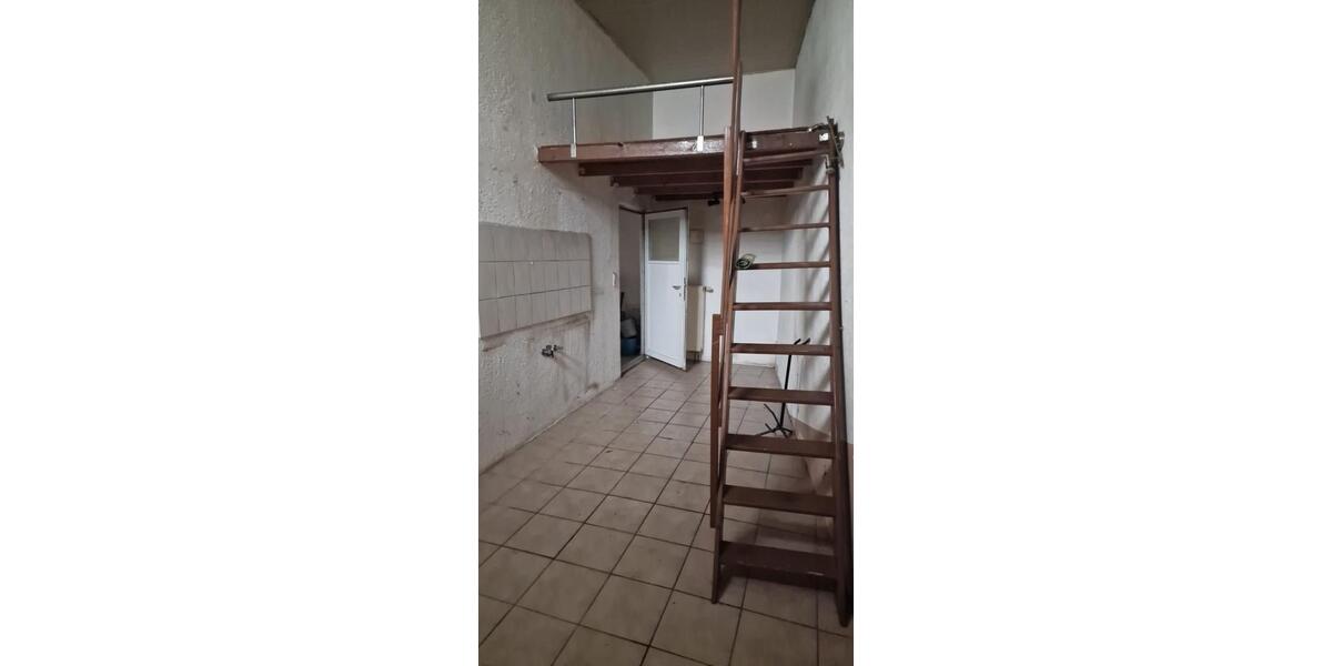 Vielseitige Nutzfläche –beheizt, gefliest, Bad (Wohnung nebenan) zimmer