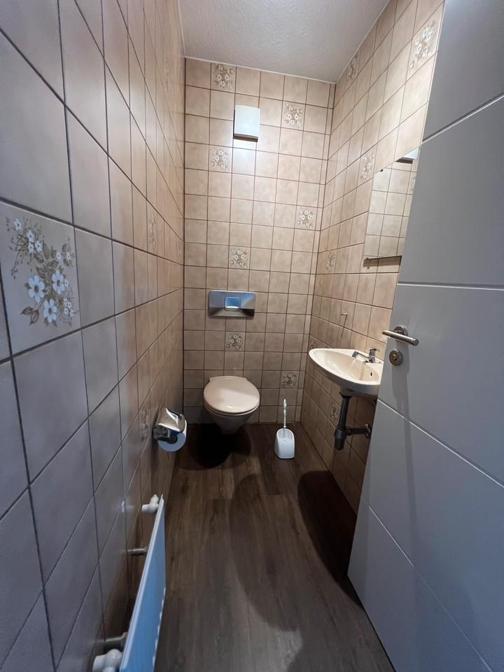 Großzügige 3-Zimmer Wohnung mit neuer Einbauküche zu vermieten zimmer