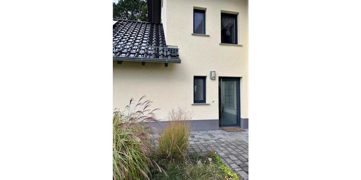 Großzügige 5-Zimmer Wohnung mit eigener Terrasse und Garten 5 zimmer