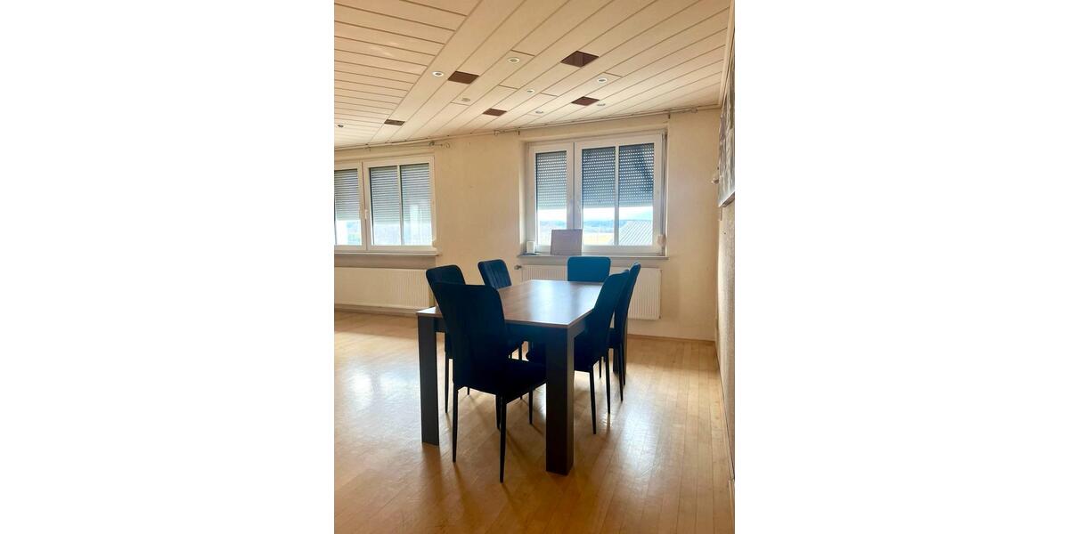 Etagenwohnung Elfershausen - 7 Zimmer, 180 m&sup2;, 777&euro; | Angebot:25181698