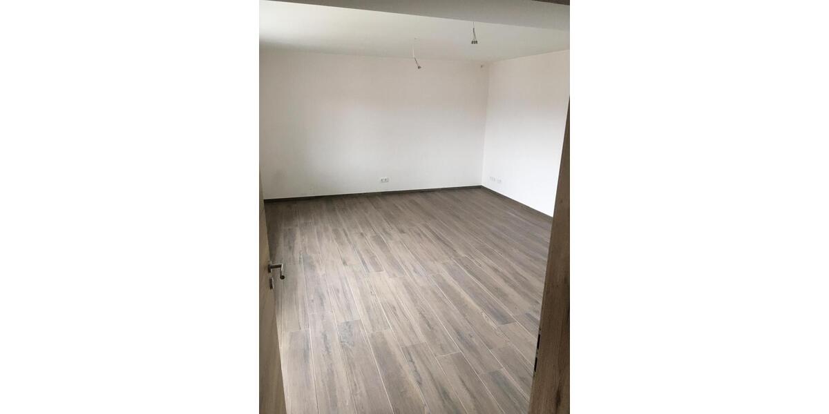 Erdgeschoßwohnung Bad Salzungen - 5 Zimmer, 126 m&sup2;, 1.150&euro; | Angebot:26512471