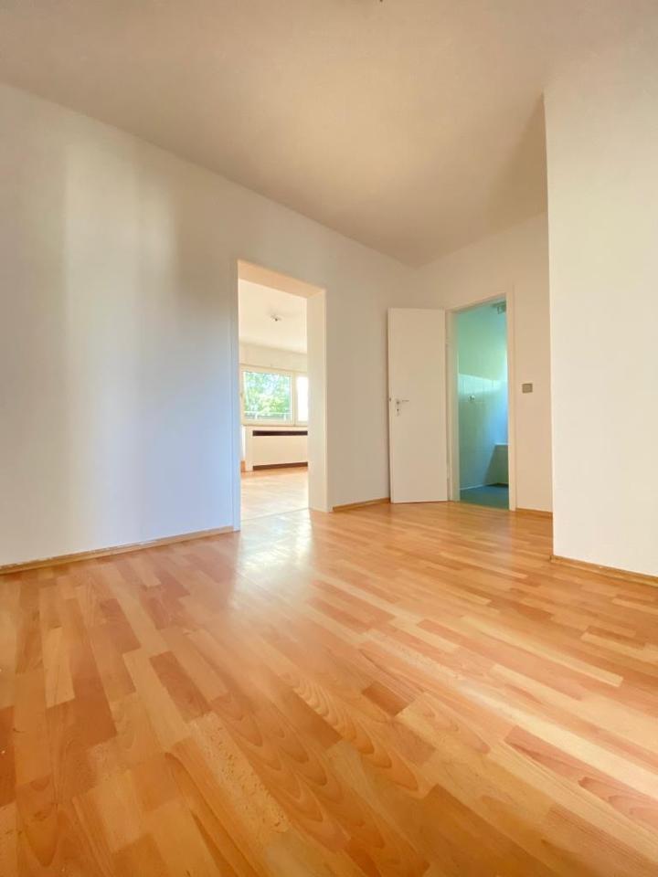 *** Einziehen und Wohlfühlen *** 4.OG mit 2 Balkonen *** zimmer