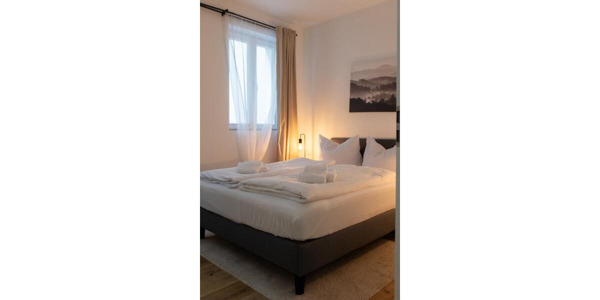 Natürlich sanierte und möblierte Altbauwohnungen zimmer