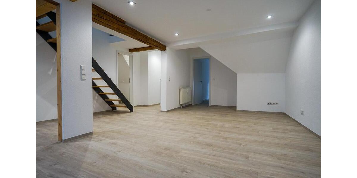 Dachgeschoßwohnung Neuhausen ob Eck - 3 Zimmer, 100 m&sup2;, 990&euro; | Angebot:24493311