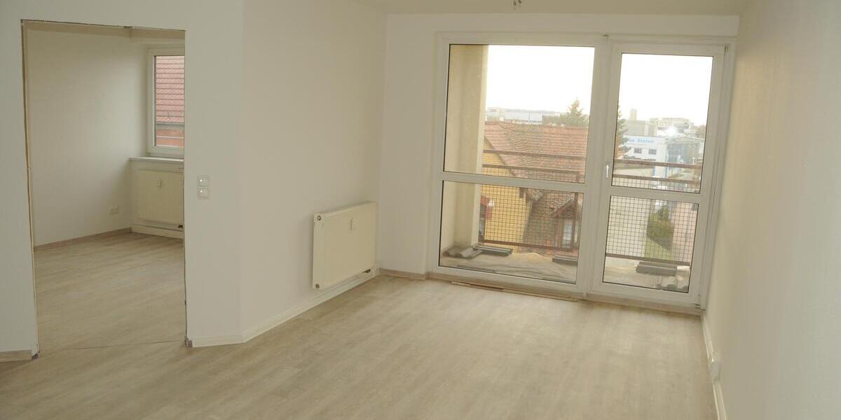 helle Zweiraumwohnung mit Balkon und Personenaufzug - Etagenwohnung Hermsdorf | Angebot:26074110