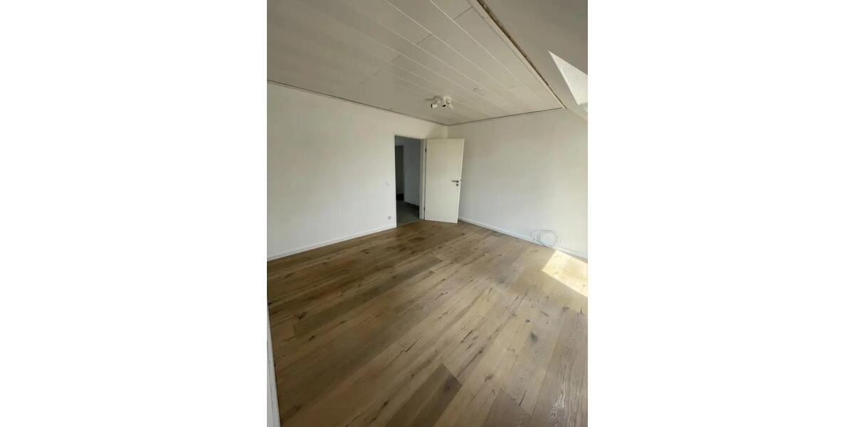 Gemütliche 2-Zi-DG-Wohnung mit Garage in Voerde-Spellen 2 zimmer