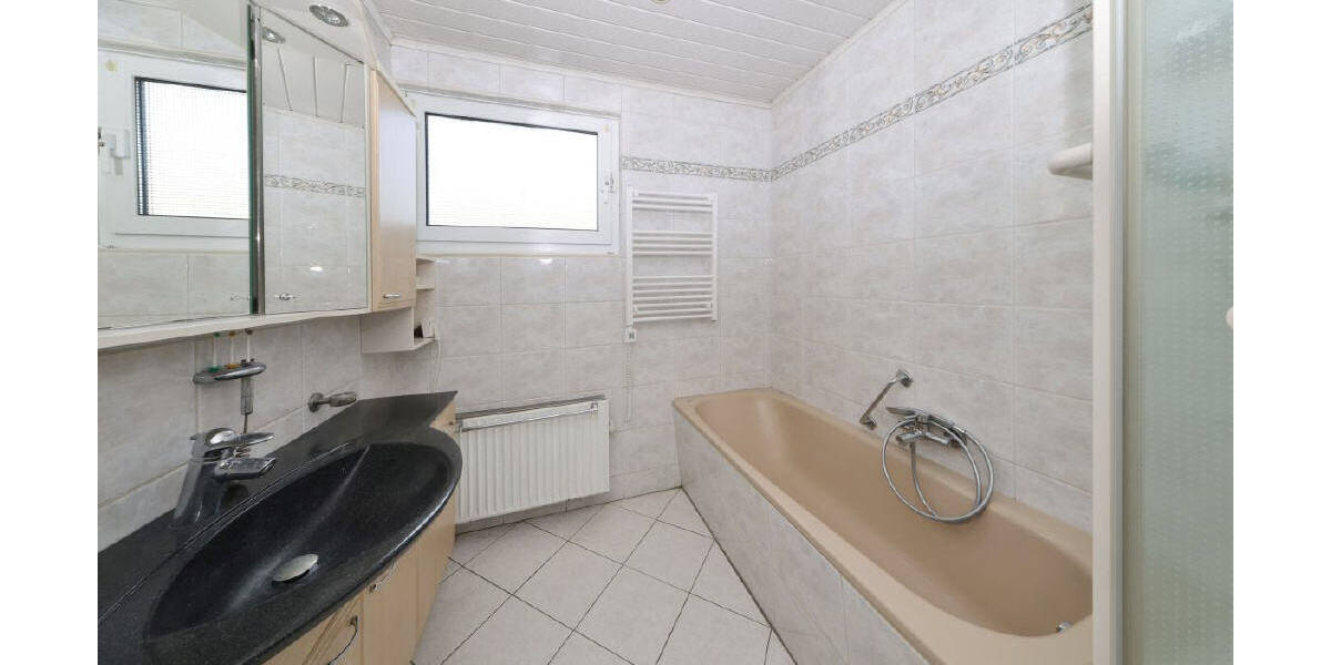 Doppelhaushälfte Wilhelmshaven-Aldenburg Neuende - 5 Zimmer, 141 m&sup2;, 1.100&euro; | Angebot:26741173