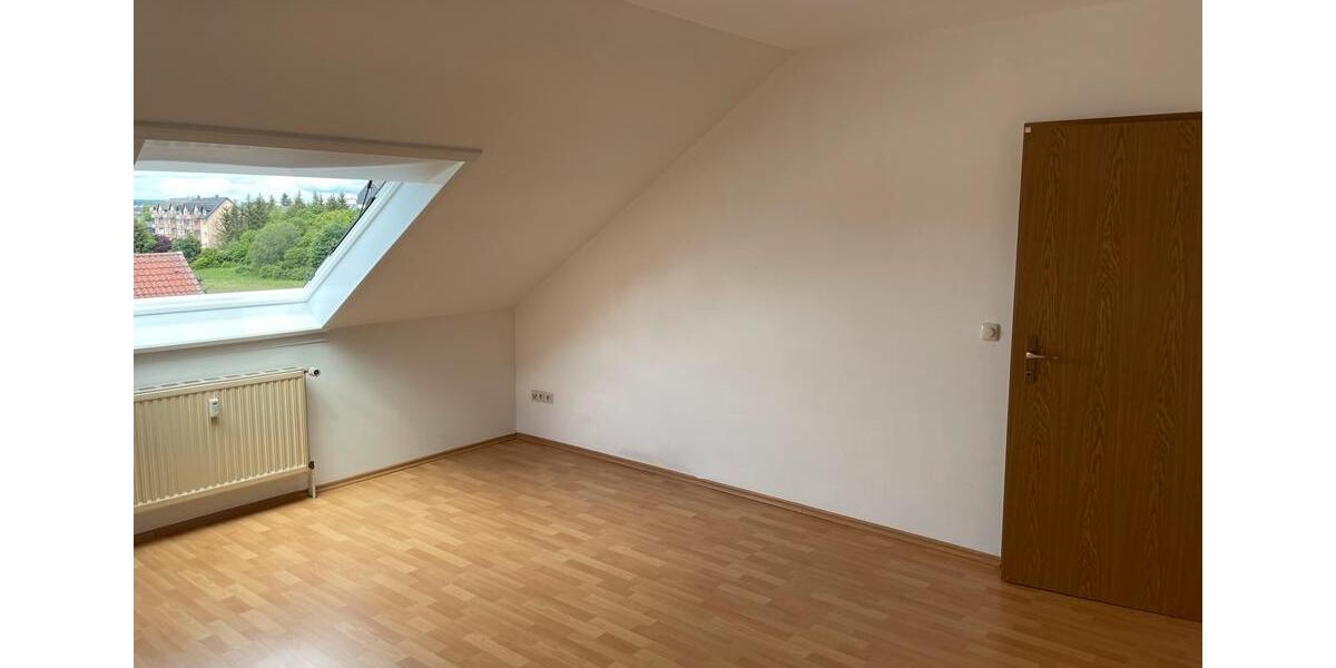 Helle schöne Dachgeschosswohnung 2 zimmer