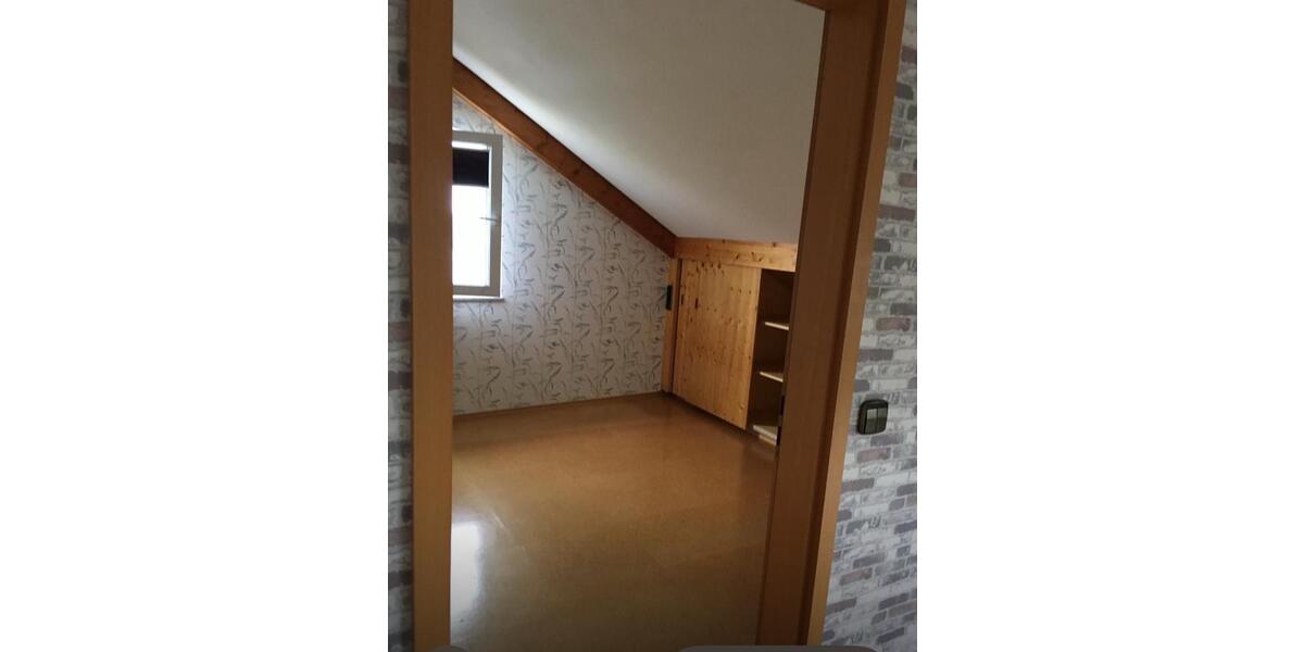 Dachgeschoßwohnung Pfalzgrafenweiler - 4 Zimmer, 105 m&sup2;, 900&euro; | Angebot:26626399