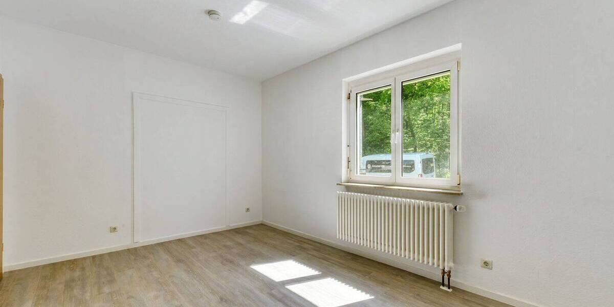 Etagenwohnung Stuttgart Zuffenhausen - 3 Zimmer, 77 m&sup2;, 1.100&euro; | Angebot:26512963