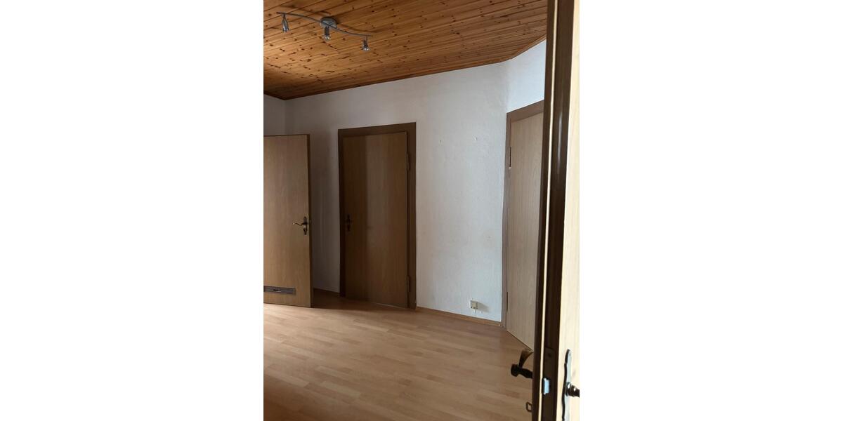 Dachgeschoßwohnung Gießen - 5 Zimmer, 105 m&sup2;, 1.450&euro; | Angebot:24855375