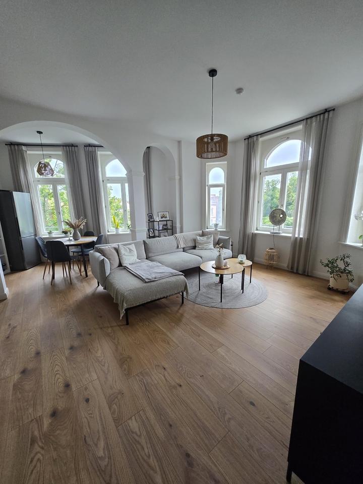 Schöne, lichtdurchflutete 2 Raum Wohnung mit Einbauküche