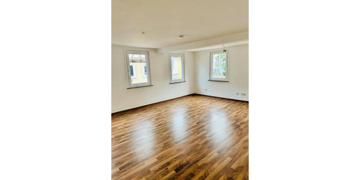 Etagenwohnung Reutlingen Reutlingen (Kernstadt) - 6 Zimmer, 130 m&sup2;, 1.300&euro; | Angebot:26589595