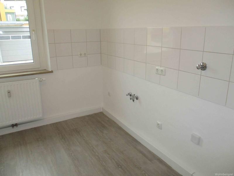 Renovierte 3 - Zimmer Wohnung mit Balkon in modernisierter Wohnanlage!