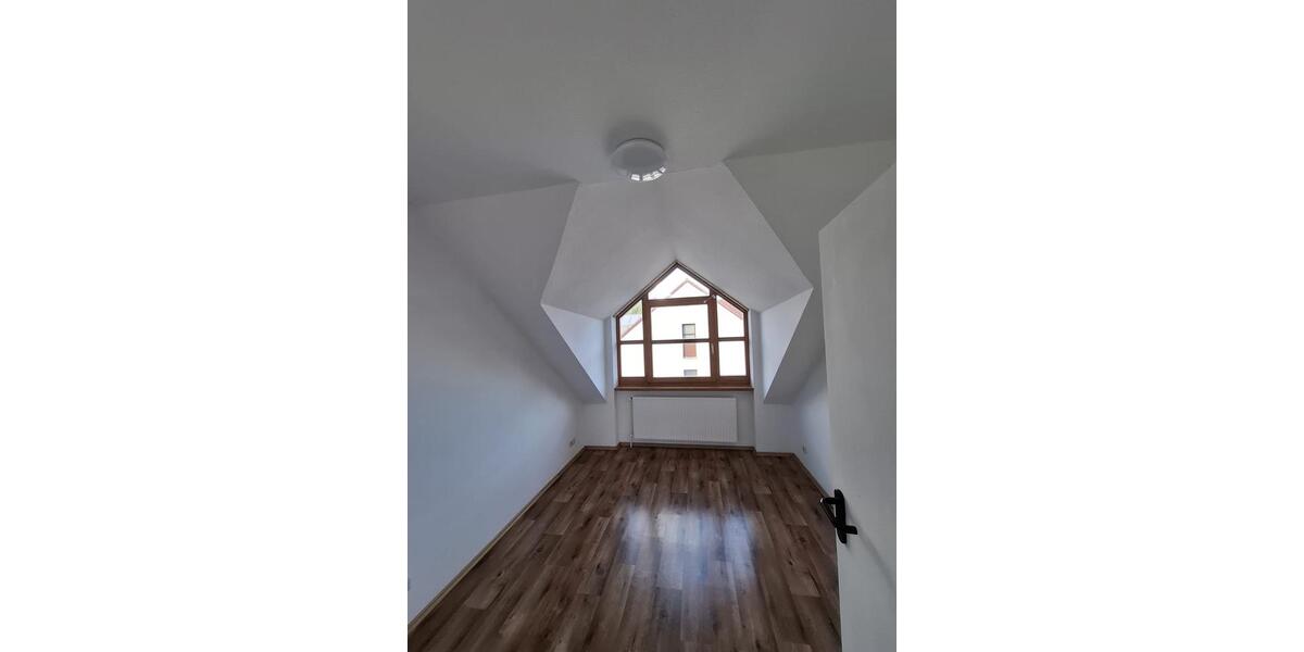 Dachgeschoßwohnung Gifhorn - 4.5 Zimmer, 90 m&sup2;, 810&euro; | Angebot:26638181