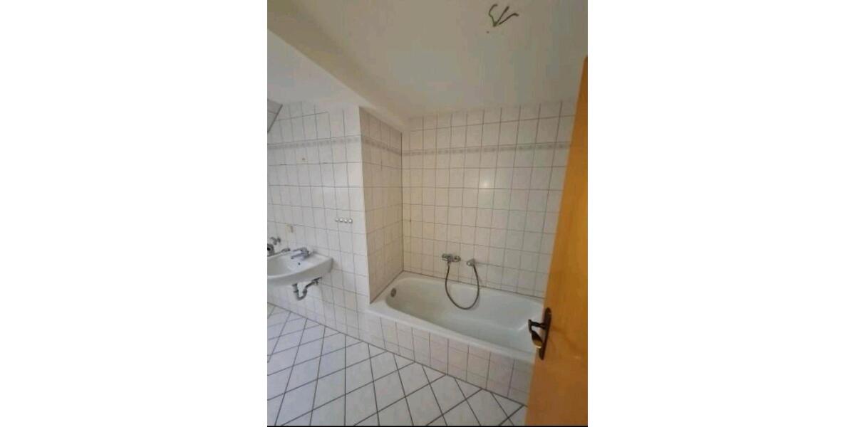 Dachgeschoßwohnung Gera Alt-Bieblach - 4 Zimmer, 110 m&sup2;, 1.100&euro; | Angebot:25992455