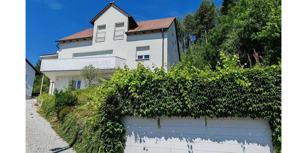 Etagenwohnung Schwandorf - 3 Zimmer, 100 m&sup2;, 850&euro; | Angebot:27032330