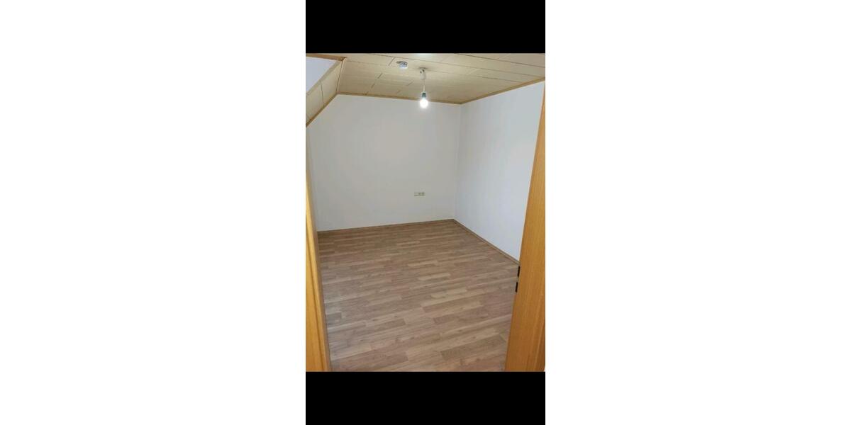 Dachgeschoßwohnung Flachslanden - 2 Zimmer, 65 m&sup2;, 550&euro; | Angebot:26505525
