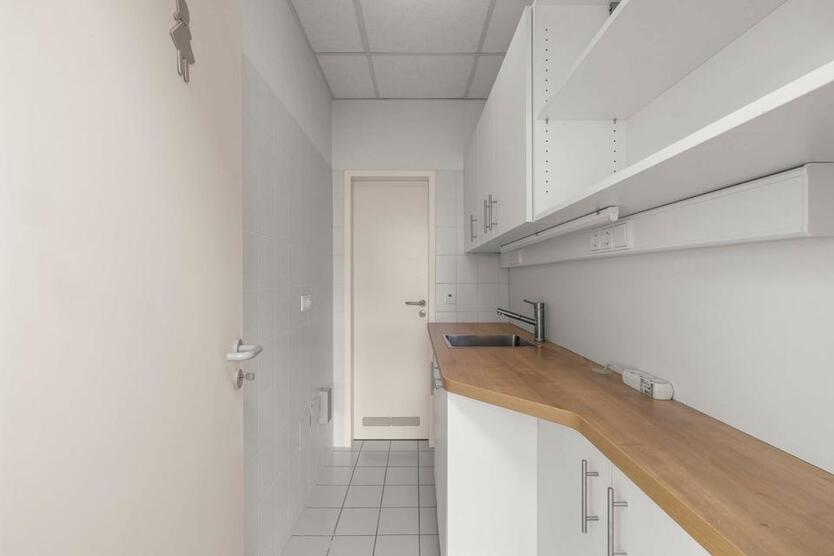 Zentral, modern und klimatisiert! Ihre neuen Büro-Praxisflächen auf dem Campus der Uni Augsburg zimmer