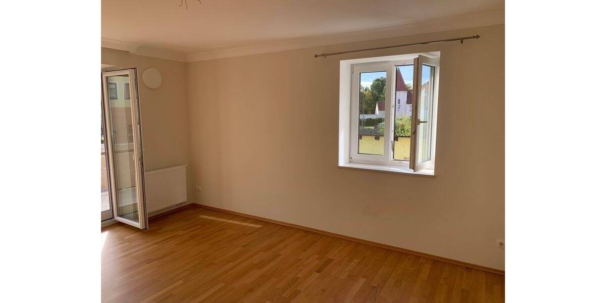 Etagenwohnung Nittenau - 3 Zimmer, 87 m&sup2;, 765&euro; | Angebot:25702608