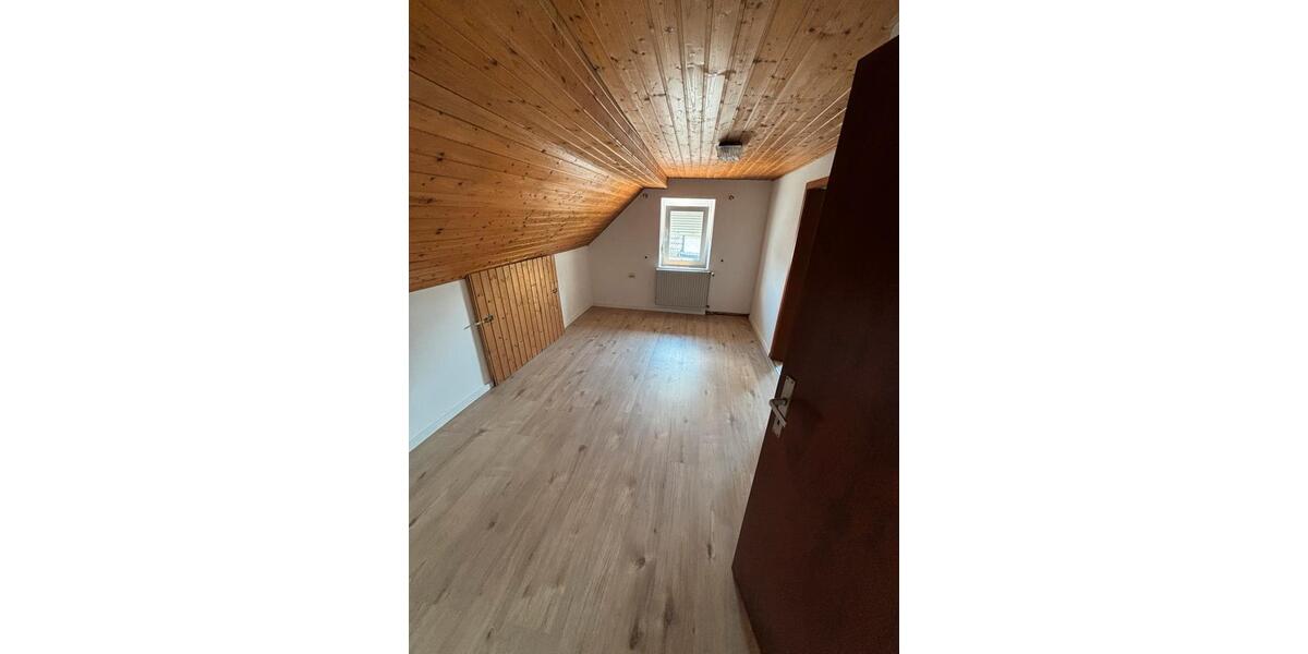 Wohnung Haus zur Miete inklusive Doppelgarage sowie Garten 9 zimmer