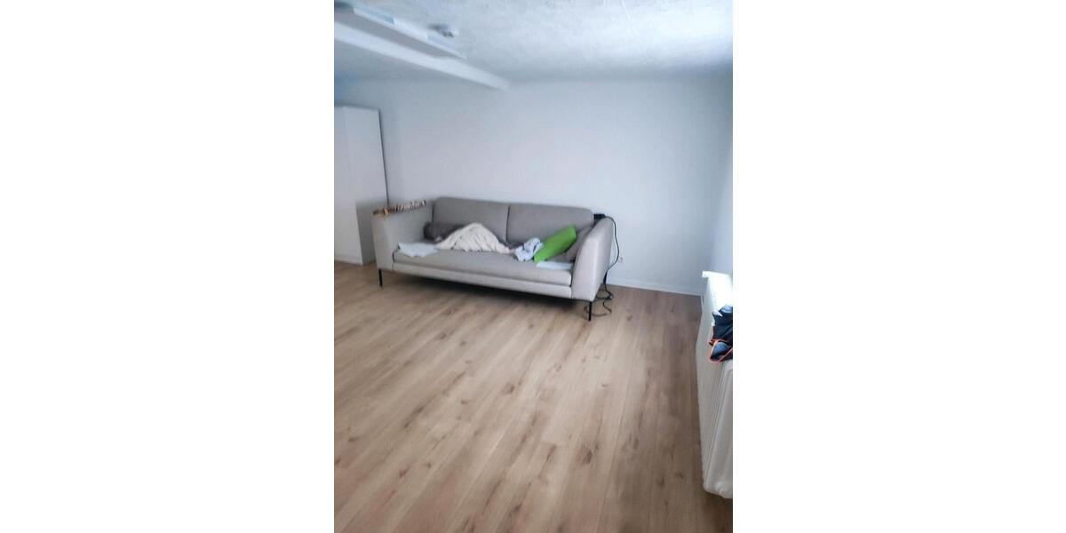 WG Zimmer in Ober-Mörlen mit großer Wohnküche und Dachterrasse 2 zimmer