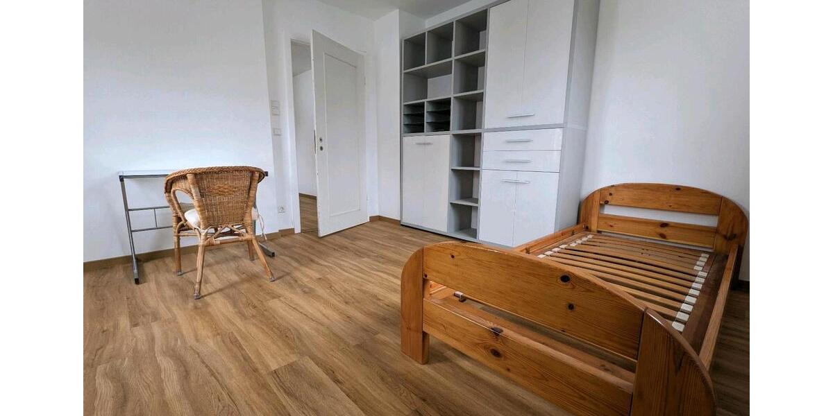 Dachgeschoßwohnung Trossingen - 4.5 Zimmer, 111 m&sup2;, 333&euro; | Angebot:25329957