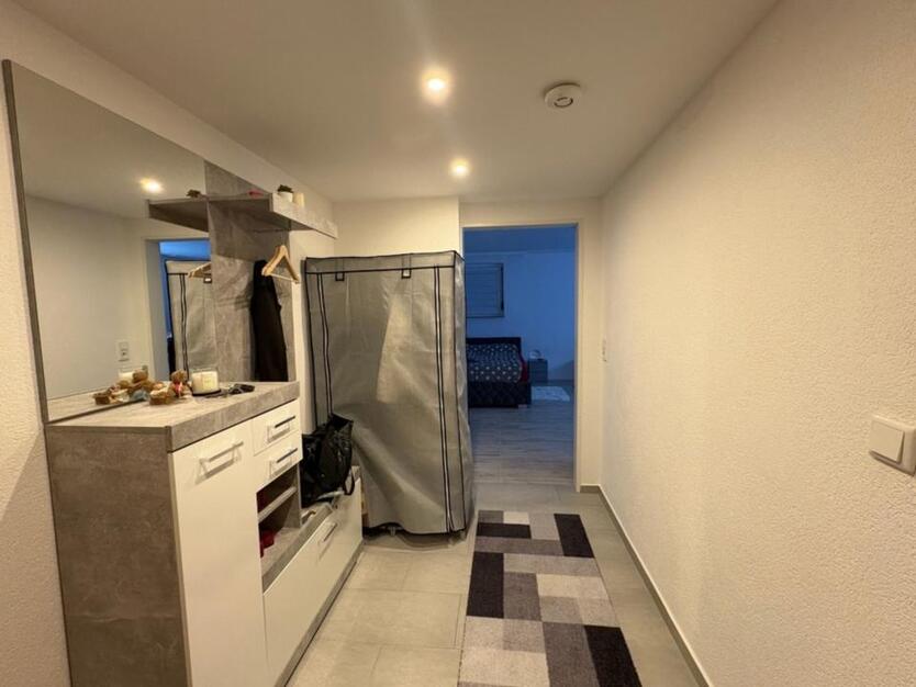 1 Zimmer Wohnung tiefparterre Ohmenhausen