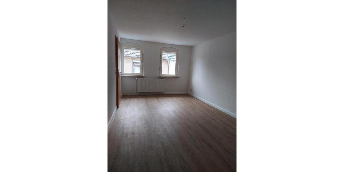 Etagenwohnung Roßwein - 2 Zimmer, 60 m&sup2;, 450&euro; | Angebot:25881003