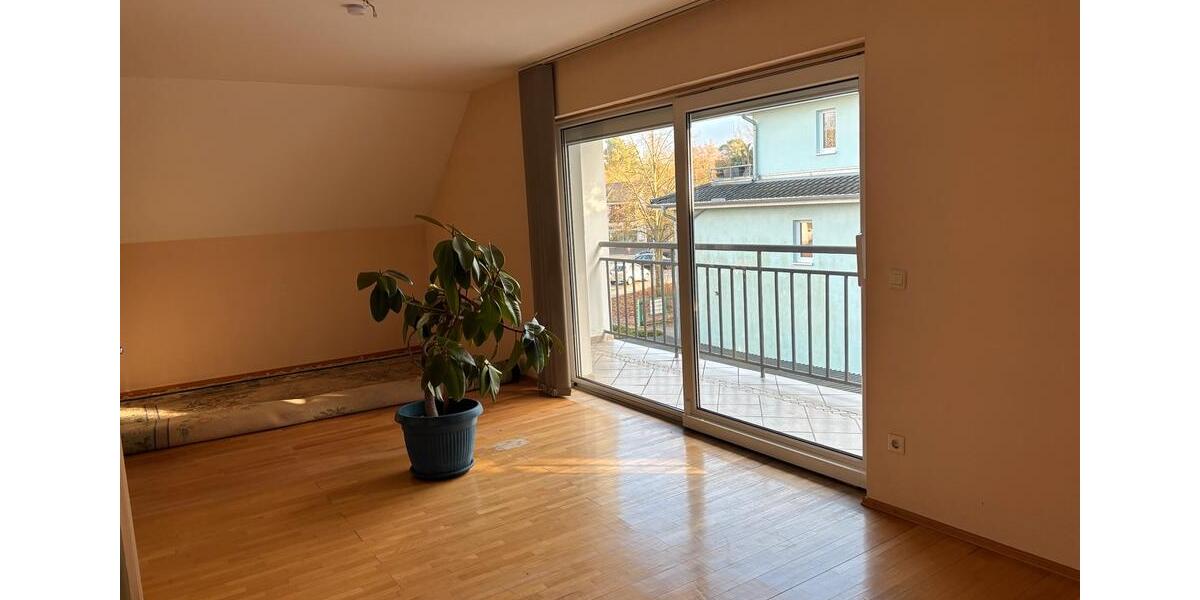 Haushälfte, 130m² mit Kamin Wintergarten Carport über 2 Etagen 3.5 zimmer