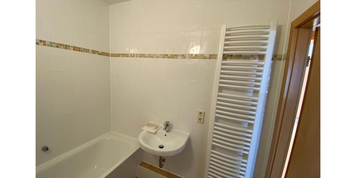 Etagenwohnung Suhl - 4 Zimmer, 65 m&sup2;, 400&euro; | Angebot:26383681