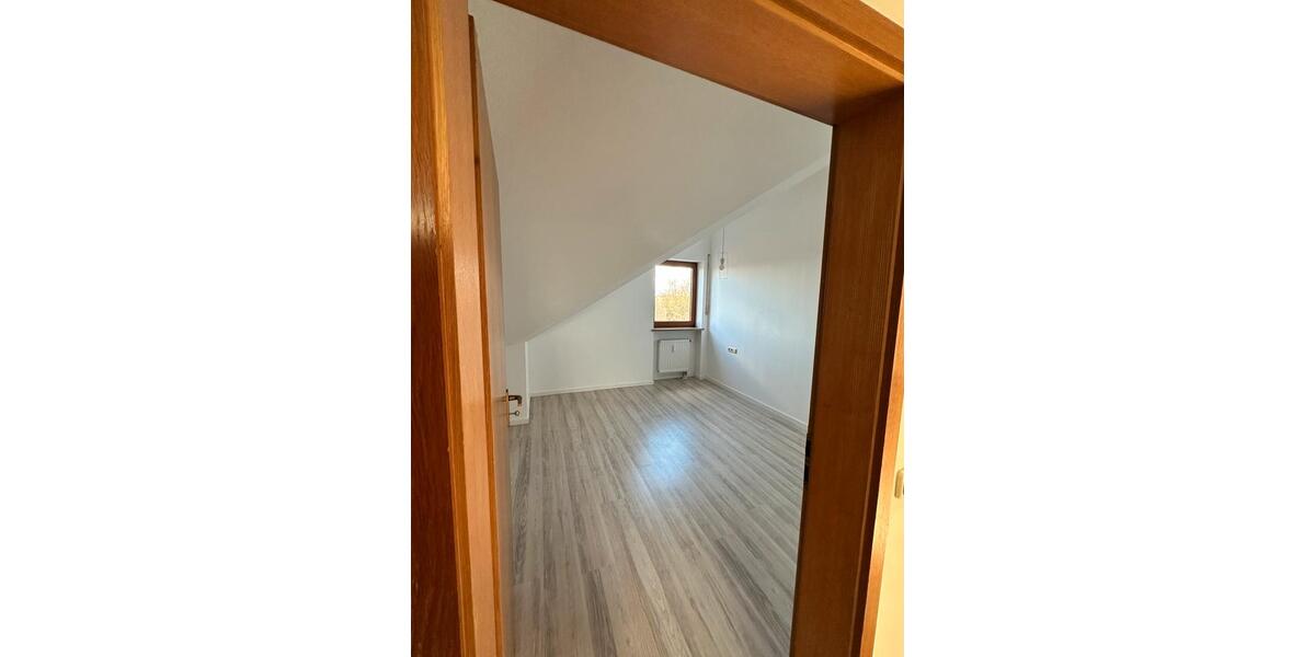 Dachgeschoßwohnung Meitingen - 3 Zimmer, 79 m&sup2;, 1.200&euro; | Angebot:24510991