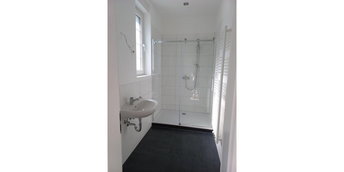 Erdgeschoßwohnung Hückeswagen - 4 Zimmer, 150 m&sup2;, 1.500&euro; | Angebot:24749916