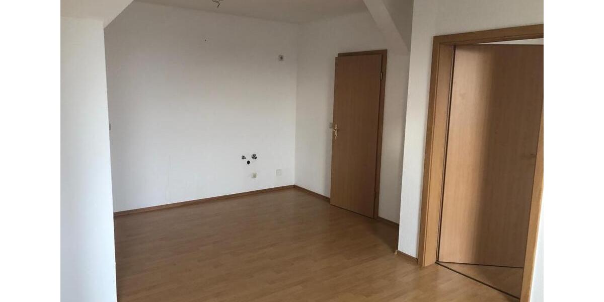 Dachgeschoßwohnung Bitterfeld-Wolfen Bitterfeld - 2 Zimmer, 42 m&sup2;, 300&euro; | Angebot:26419945