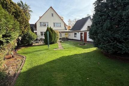 Geräumiges Zweifamilienhaus mit 4 Zimmern, 2 Garagen und einem großen Garten in Lampertheim 4 zimmer