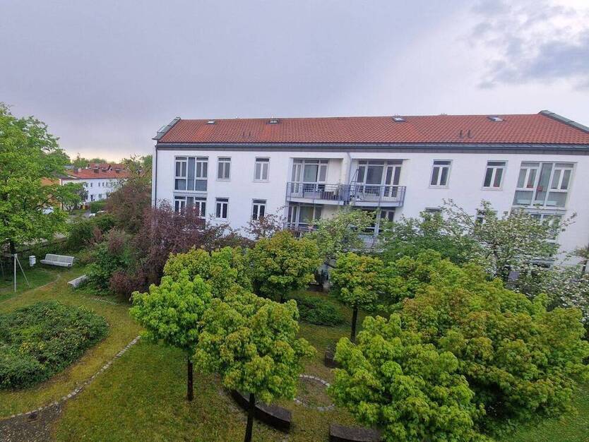 **Wohnen im Ortszentrum** 2 Zimmer-Whg + Westbalkon