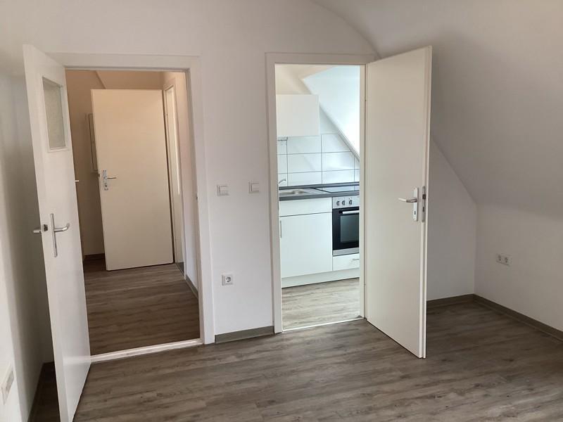 Kleine niedliche 2,5 Zimmer Dachgeschoss Wohnung zu sofort!