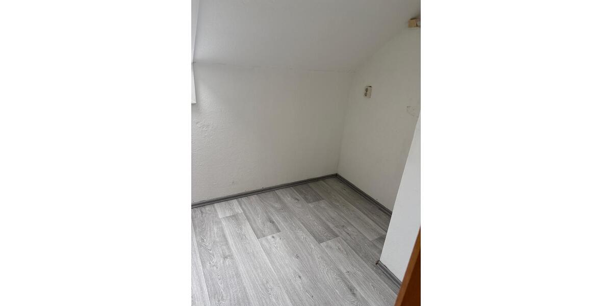 Dachgeschoßwohnung Hessisch Oldendorf - 3 Zimmer, 80 m&sup2;, 800&euro; | Angebot:24378129