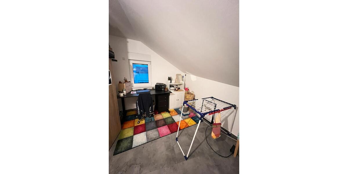 Dachgeschoßwohnung Gießen - 3 Zimmer, 105 m&sup2;, 520&euro; | Angebot:25752113